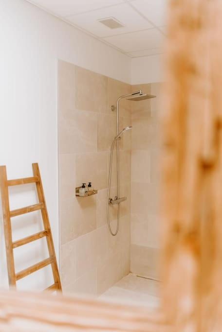 Suite De Charme Avec Jacuzzi Et Cabine Infrarouge Tubize Luaran gambar